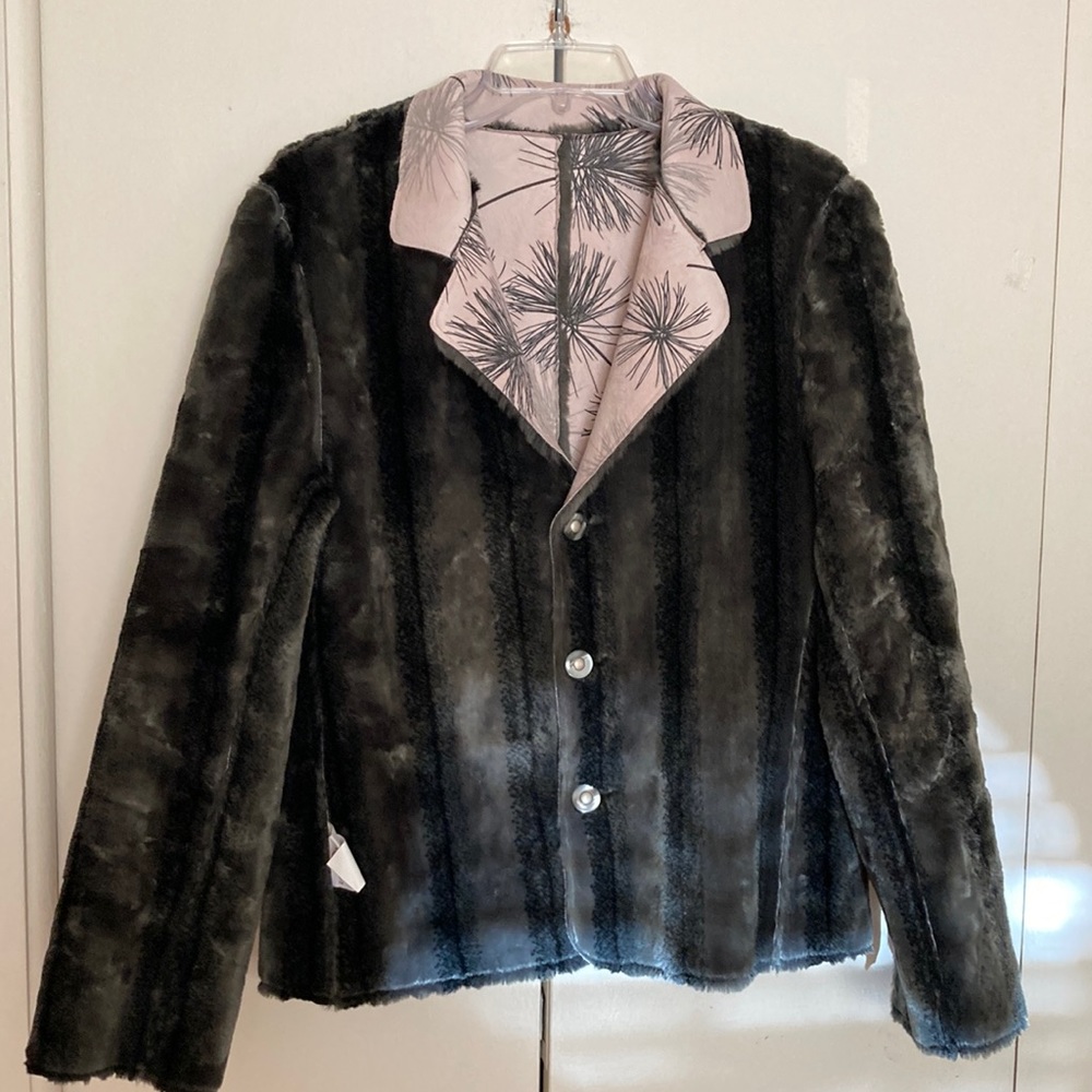 Robert Kitchen Canada New Women’s Jacket Size M. Reversible long sleeves